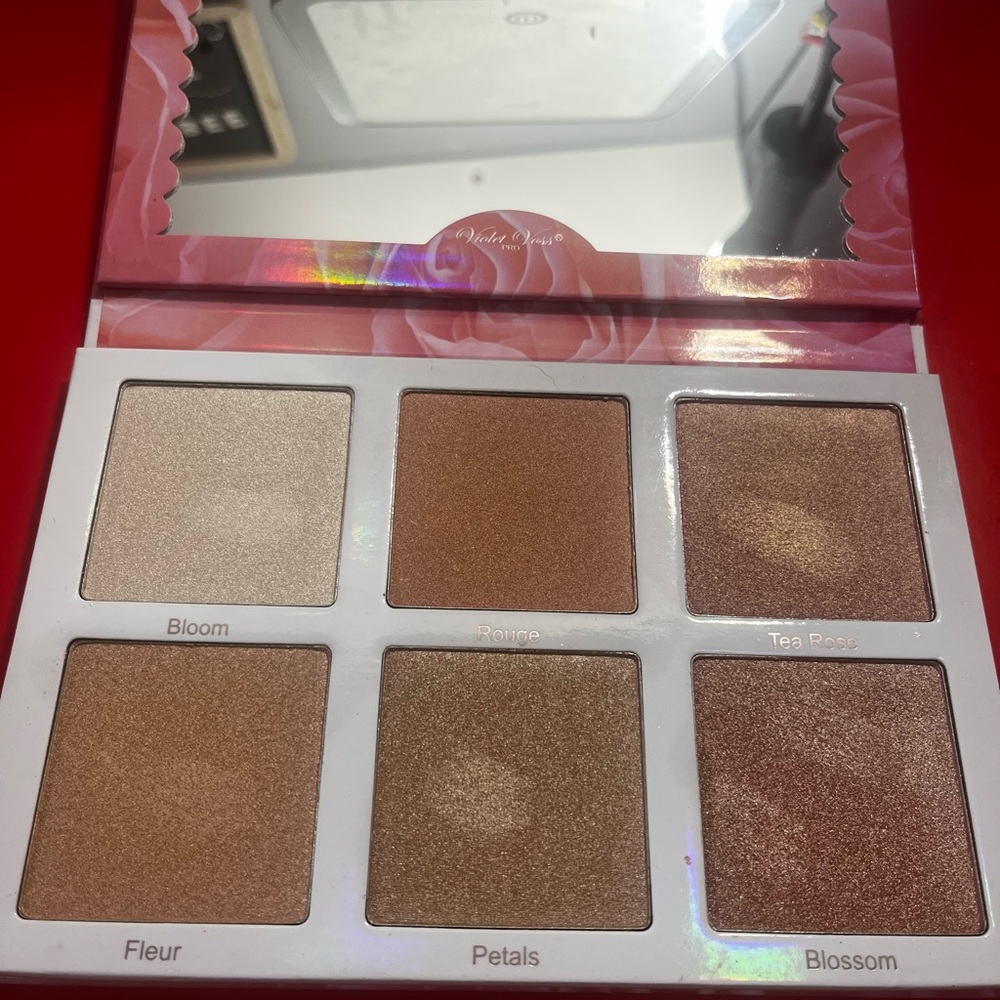 Violet Voss Highlighter Palette - Bloom, Rose, Tea Rose, Fleur, Petals, Blossom